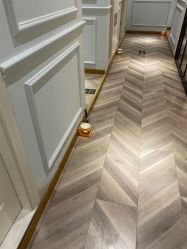 -T8 SALON