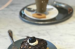 Black Forest Cake (1-pound)