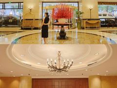 -深圳富苑皇冠假日套房酒店