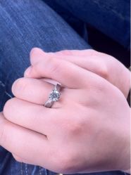 -威德钻石-克拉钻大本营(南京东路店)