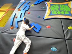 -爱蹦iBOON蹦床运动馆(江汉店)