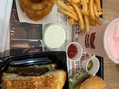 -The Habit Burger Grill 哈比特汉堡(世博店)