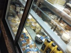 面包甜点陈列柜-向阳松鼠(三门井店)