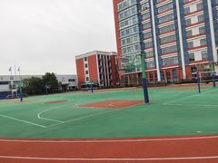 学校操场-上海市工商外国语学校