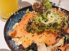 烟熏三文鱼杂菌沙拉-BE BRIGHT KITCHEN(正佳广场店)