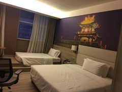 -西安大雁塔科技大学地铁站亚朵酒店