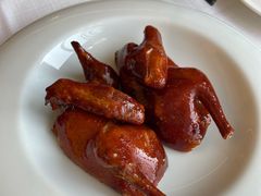 玻璃皮润烧乳鸽-北京厨房(西安SKP店)