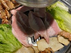 梅花肉-韩聚屋韩国烤肉餐厅(新北万达店)