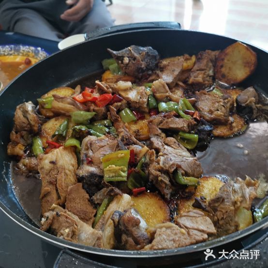 华格第一人家老铁手抓美食城
