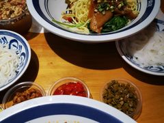 -霸蛮湖南菜·牛肉粉(荣京西街店)