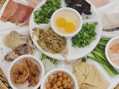-花馬肆.云南过桥米线(汉神购物广场现场熬汤店)