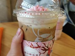 珞珈樱花拿铁-瑞幸咖啡(重医附二院江南院区店)