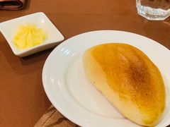 餐前面包加黄油-红房子西菜馆(淮海中路店)
