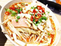 -花馬肆.云南过桥米线(汉神购物广场现场熬汤店)