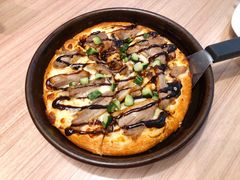 果木香风味烤鸭比萨-必胜客(栖乐荟店)