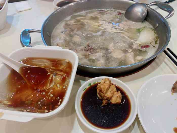 一席地·本地鸡窝(邮电路店)-"服务员少.鸡的味道不错!