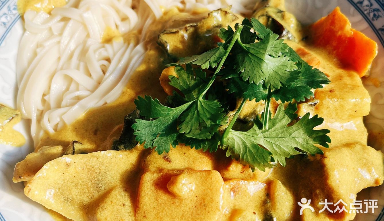 鸡腿奶味咖喱拌面