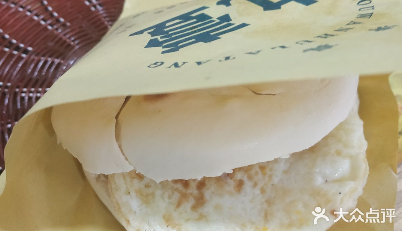 清真的凉皮和普遍的秦镇米皮不同