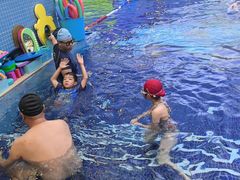 -龙格亲子游泳•水育早教运动中心