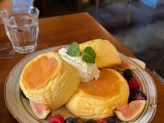 莓果奶油芝士舒芙蕾松饼-UPPER KITCHEN(延安路店)