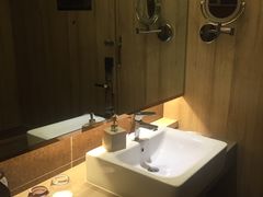 -西安大雁塔科技大学地铁站亚朵酒店