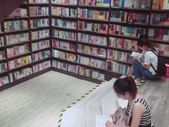 -钟书阁(群光广场店)