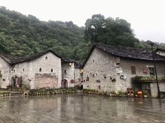 -高荡千年布依古寨旅游景区