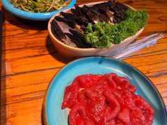 -老牌坊云南鱼豆花火锅(爱建店)