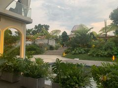 -茅草房·河畔园林火锅