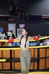 -飞吧潮玩运动蹦床游乐场