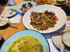 -临界音乐酒馆·小龙虾·江湖菜(华熙LIVE·鱼洞店)