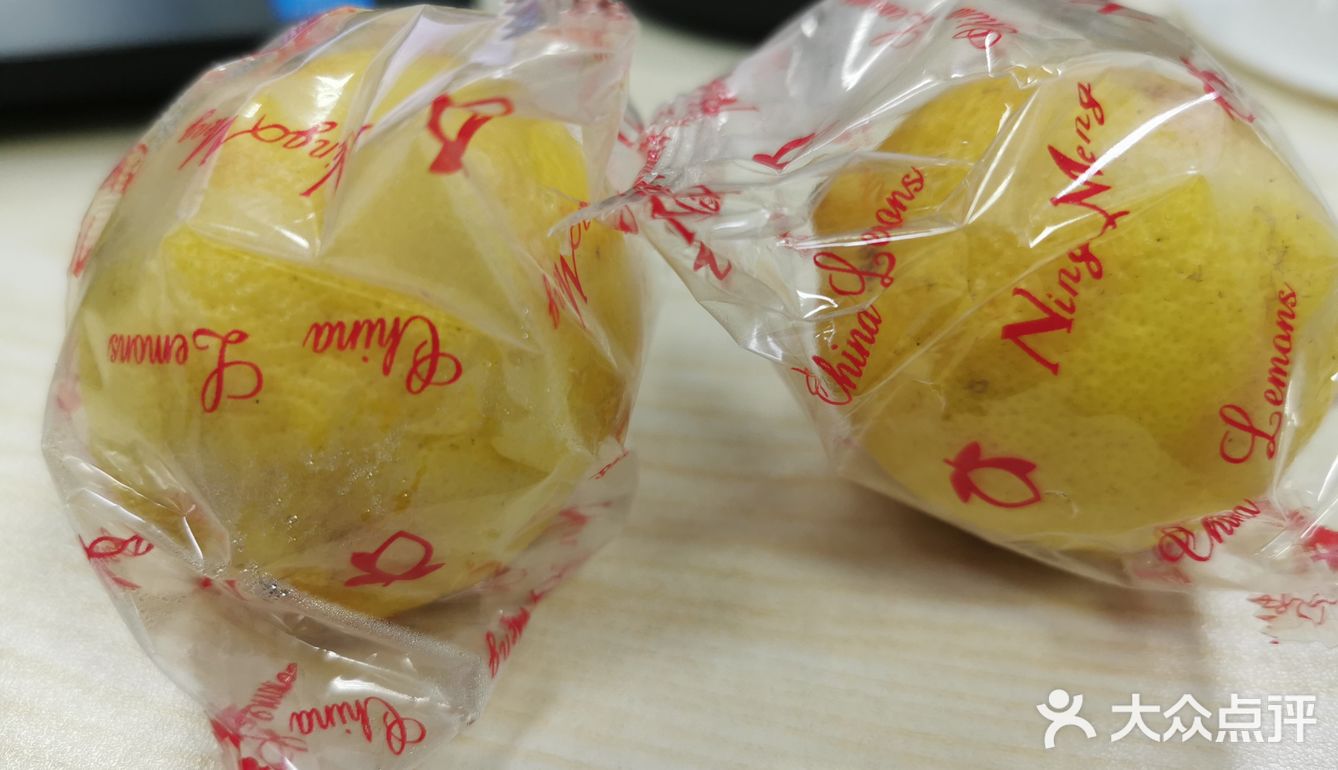 一天8杯柠檬水，补充维生素C又美白
