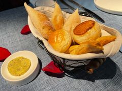 人餐前面包-弦月窗LUNETTE BY AMANDA(复兴路店)