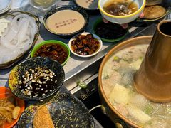 -洞庭洲·防空洞火锅·铜锅涮肉·烧烤(新百广场店)