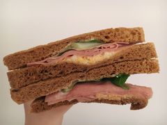 全麦火腿蛋沙拉三明治-全家便利店(江湾镇站店)