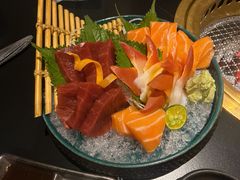 -山川小町·极番烧肉(新地假日广场店)
