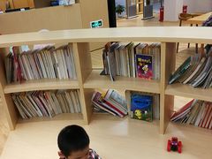 -漕河泾街道图书馆(漕河泾社区文化活动中心店)