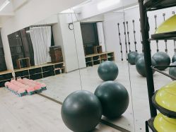 -OM瑜伽教练培训学院