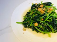 鹰嘴豆蒜香炒菠菜-洛缦音乐餐厅(工业展览馆万象城店)