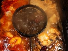 -老牌坊云南鱼豆花火锅(爱建店)
