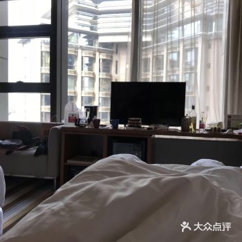 东港的海边也离得不远 服务：有个扎马尾的很好啊