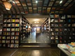 -钟书阁(松江泰晤士小镇店)