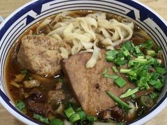 红烧肉刀削面-山西刀削面