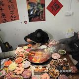 在洪崖洞附近能找到这么牛的巷子火锅！
