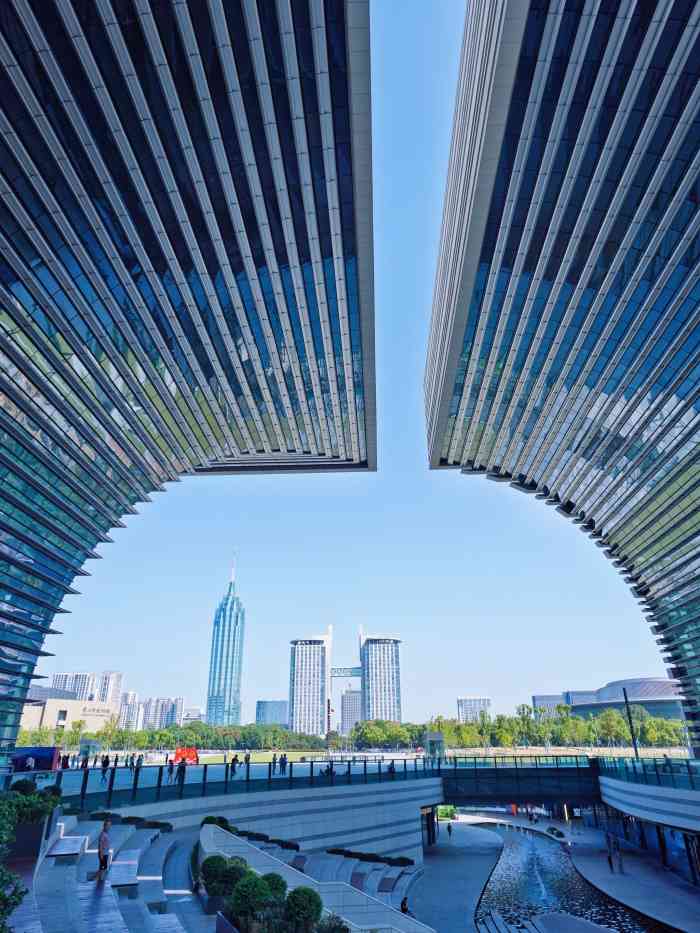 常州文化广场-"常州新地标,最近见过最棒建筑地标设计感.