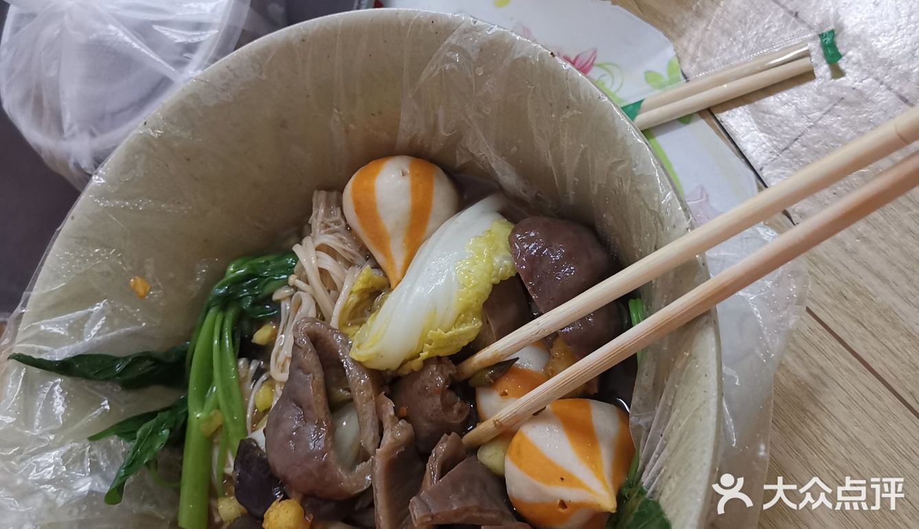 开了很多年的甜品加牛杂店，算是老店网红店，位于海棠村