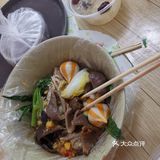 开了很多年的甜品加牛杂店，算是老店网红店，位于海棠村