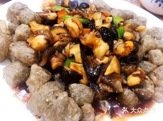「连顺吉饭店(海鲜街店)」出门溜达，在大众点评上发现