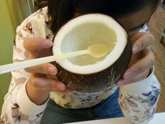 -志龙皇冠吃货椰子铺