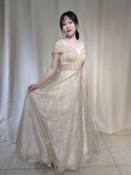 -月月婚纱礼服仓储店(王府井店)